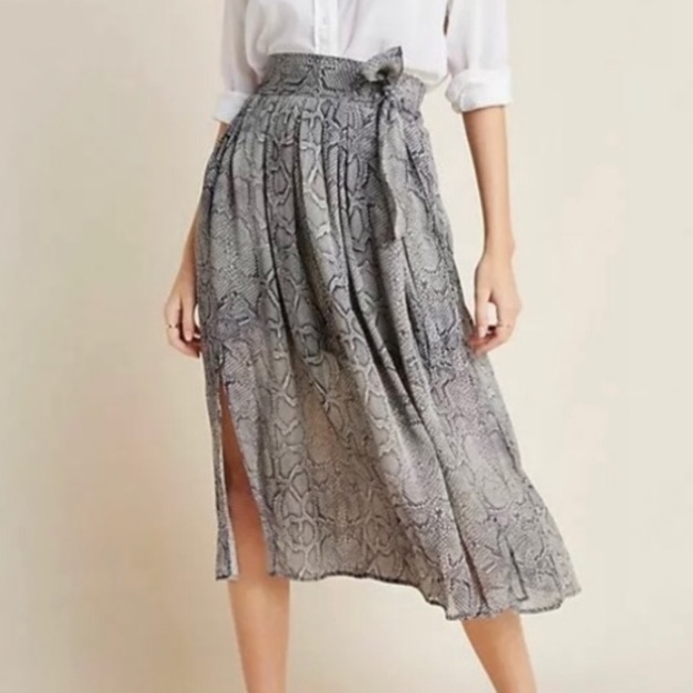 Elegant Gray Snake Print Skirt